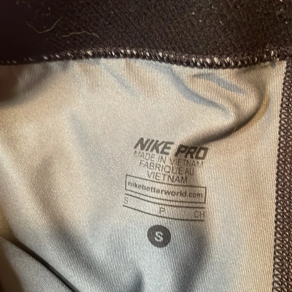 Nike Pro Gray & Black Snakeskin‎ Cropped Leggings Size Small